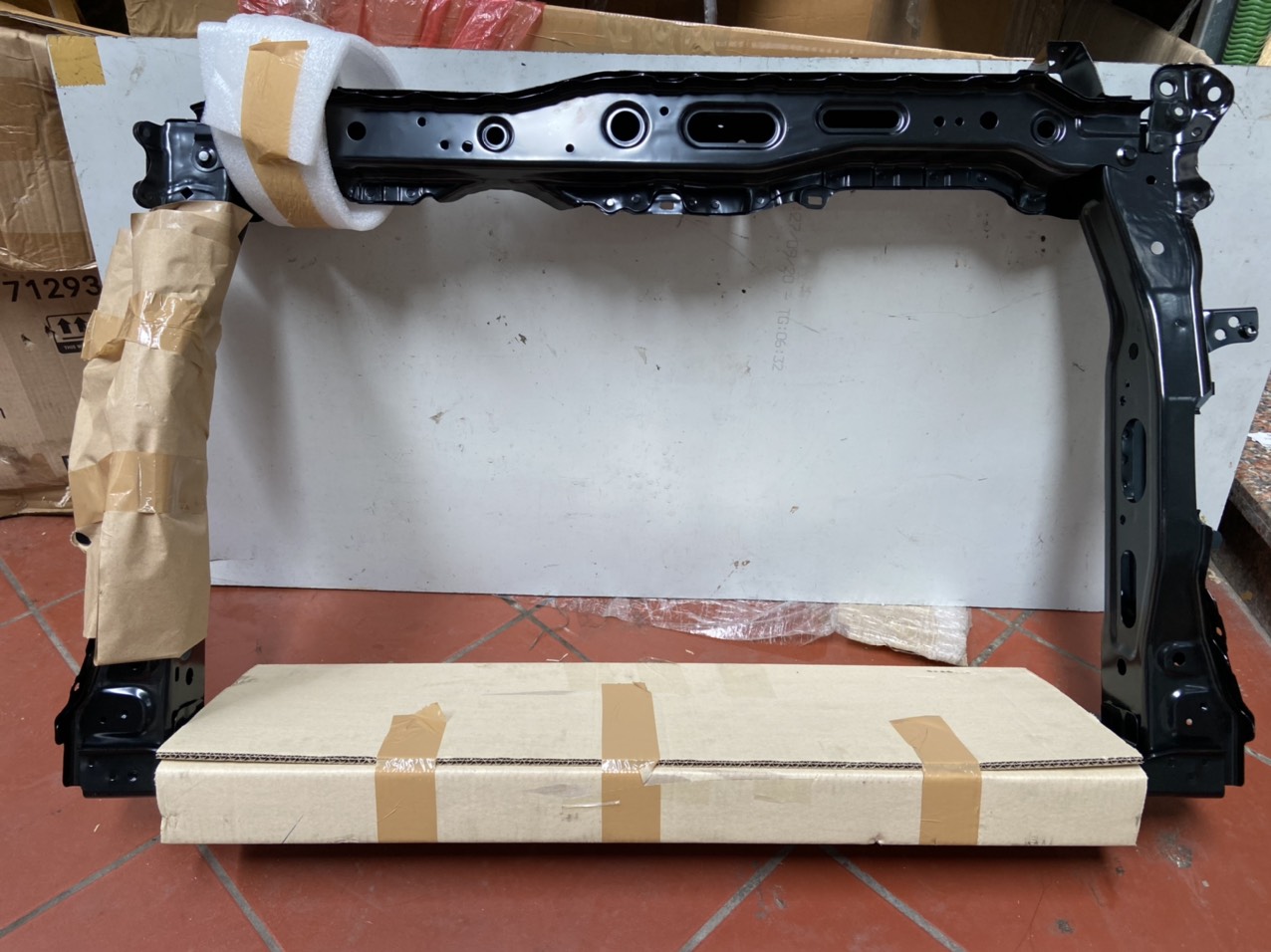 Xương đỡ dàn nóng két nước xe Honda HRV